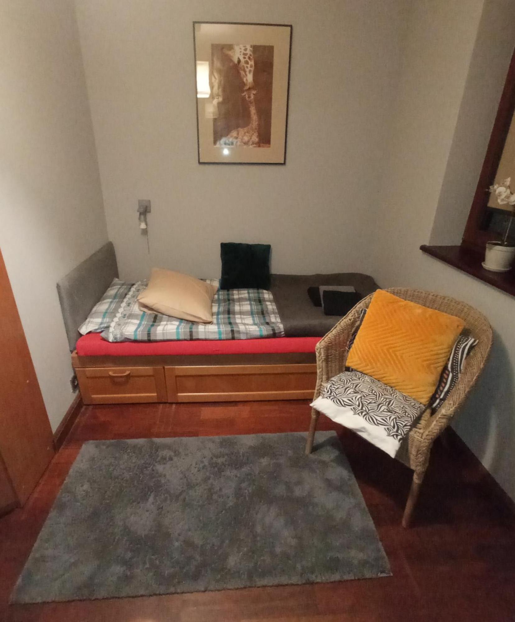 Niewielki Pokoj Jedno Lub Dwuosobowy W Duzym Mieszkaniu W Gdansk Wrzeszcz Ul Smoluchowskiego Kolo Akademii Medycznej - Cooliving Pokoj fotografie